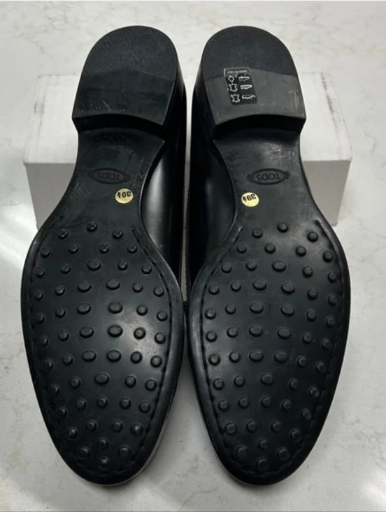 Tod's Elegant Black Leather Loafers - Picture 4 of 4